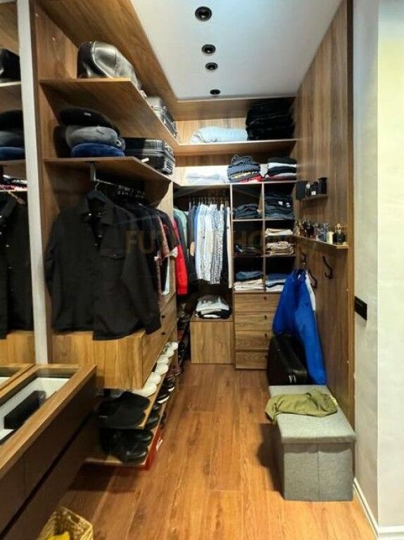 Shitet, Apartament 2+1+2, Tirana Garden Building, Tirane.