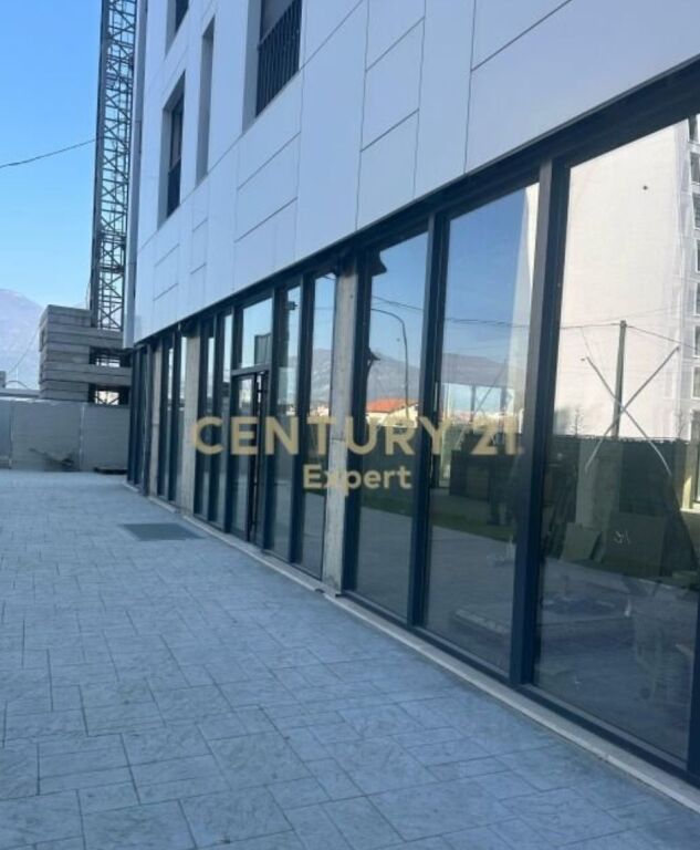 Jepet me qera ambient komercial