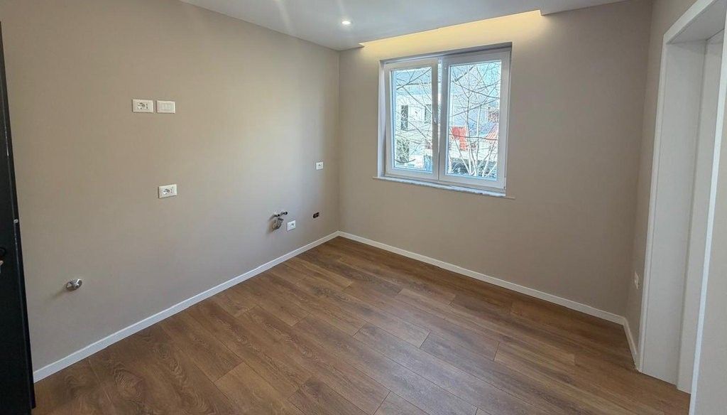 For sale, Apartment 1+1, Mine Peza Street, Tirana