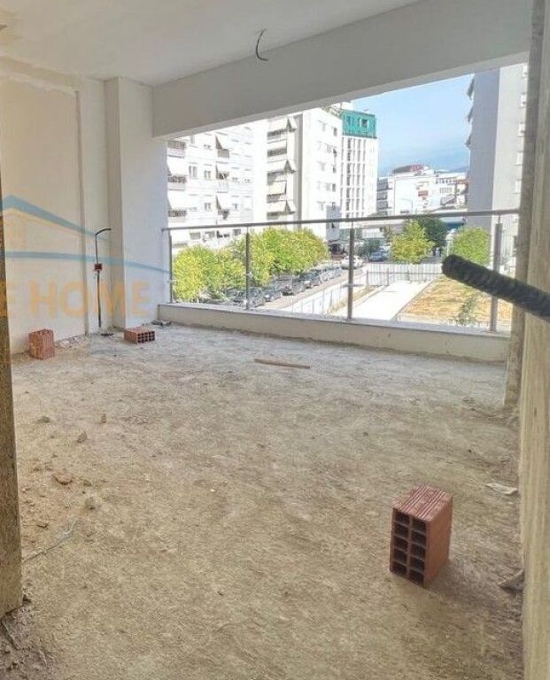 Qera,Ambjent per Zyra, Kompleksi Kika 2,Tirane