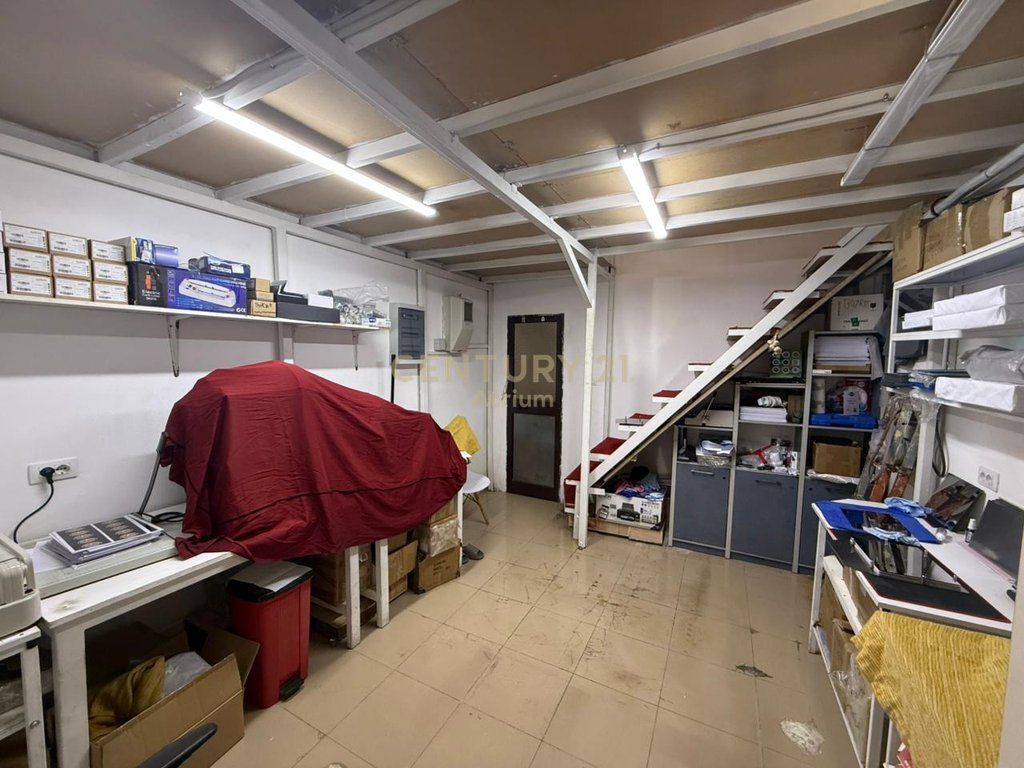 SHESIM DYQAN BUZE RRUGE NE ALI DEM!!!