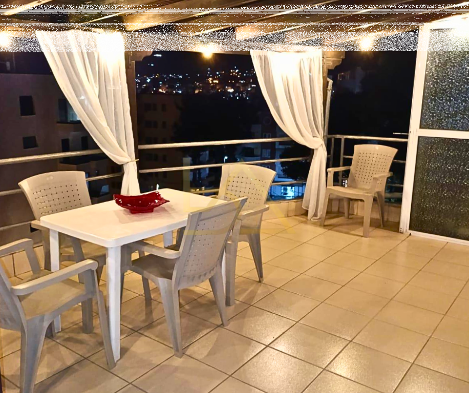 Shitet Papafingo me Pamje nga Deti – Sarandë