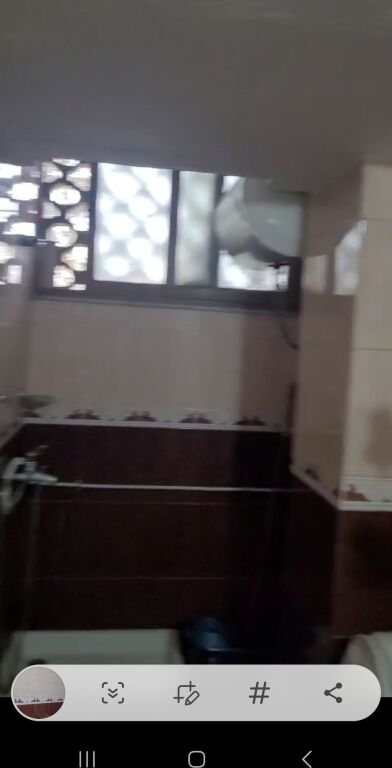 Jrpet  me qera apartament  3+1 afer shkolles Vasil Shanto