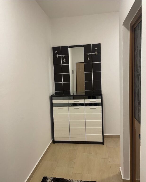 1+1,arredato vicino al giardino botanico,sulla strada,750 euro