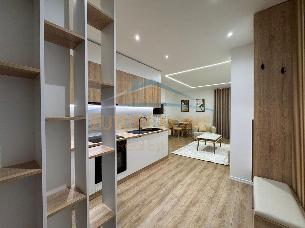 Shitet, Apartament 1+1, Rruga Fortuzi