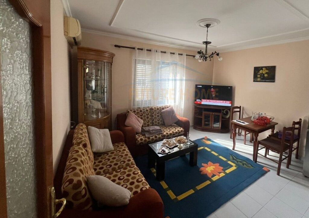 JEPET ME QERA APARTAMENT 2+1 TEK PAZARI I RI