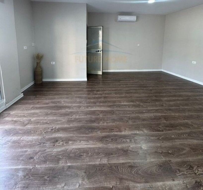 Shitet, Ambient Biznesi, Laprake.