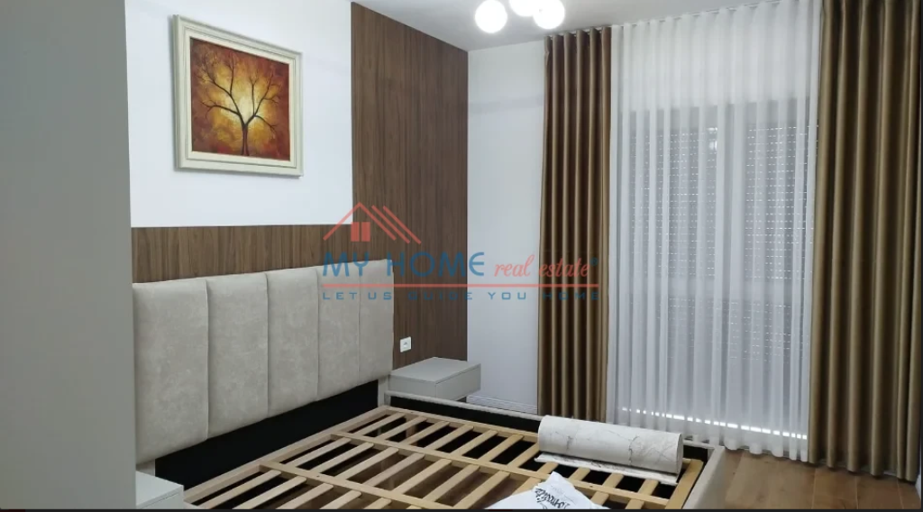 Appartamento 1+1 in affitto dietro la Scuola Rossa a Tirana