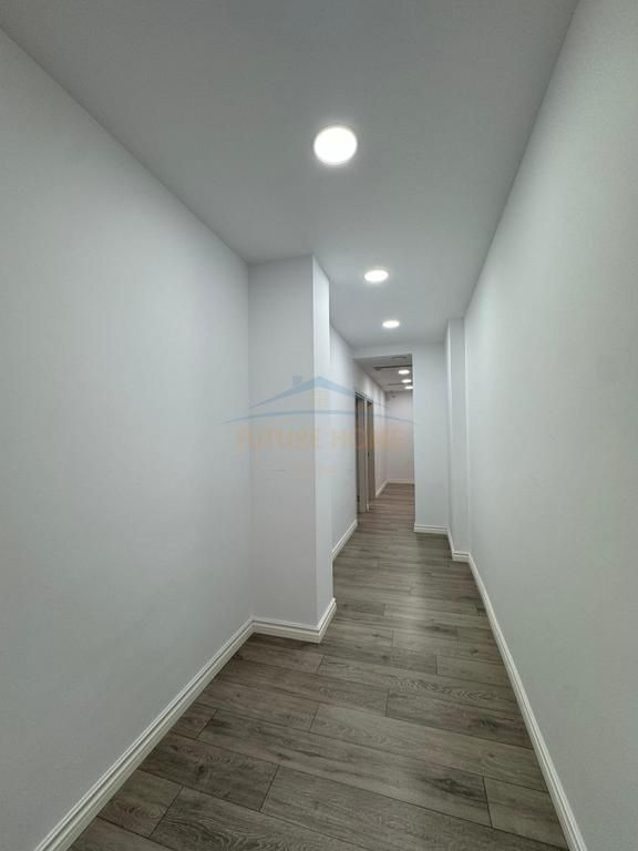 Qera , Ambjent Biznesi , Komuna e Parisit , Tirane