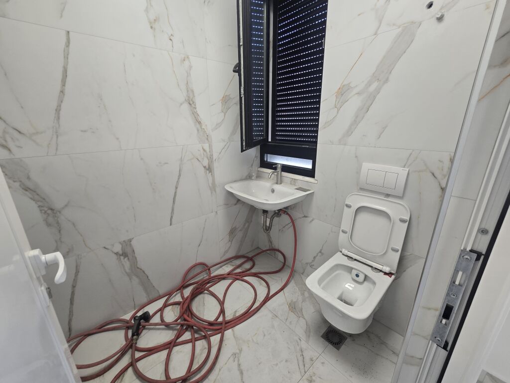 Business premises for rent near TEG.