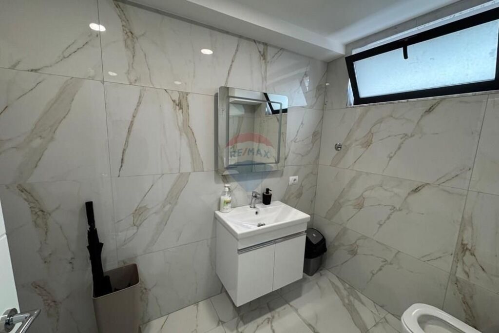 Apartment - For Rent - Zogu I Boulevard, Tirana