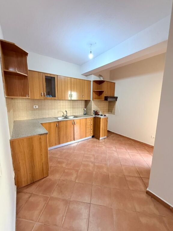 APARTAMENT 3+1 PER QERA TEK KOMUNA E PARISIT