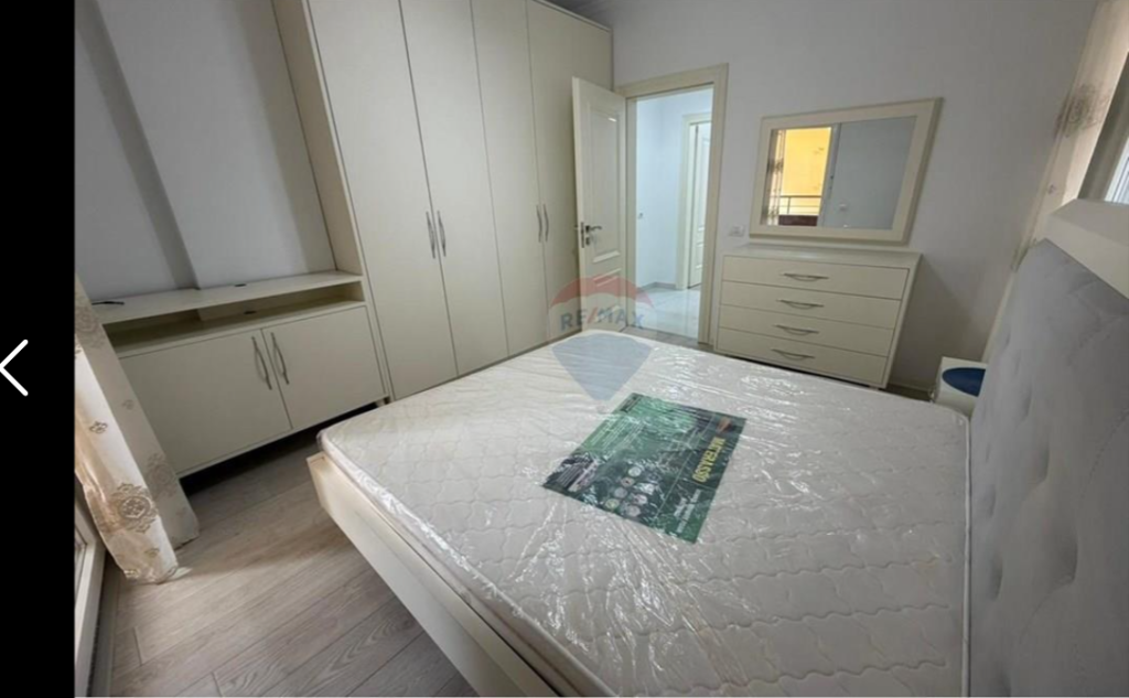 Apartment for sale 2+1+2 in Xhamllik