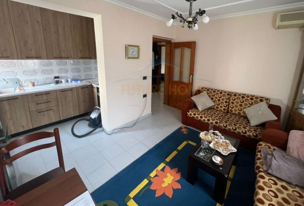 Qera, Apartament 2+1, Pazari i Ri, Tiranë.