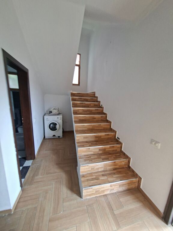APARTAMENT 3+1+2 ME QIRA KODRA E PRIFTIT