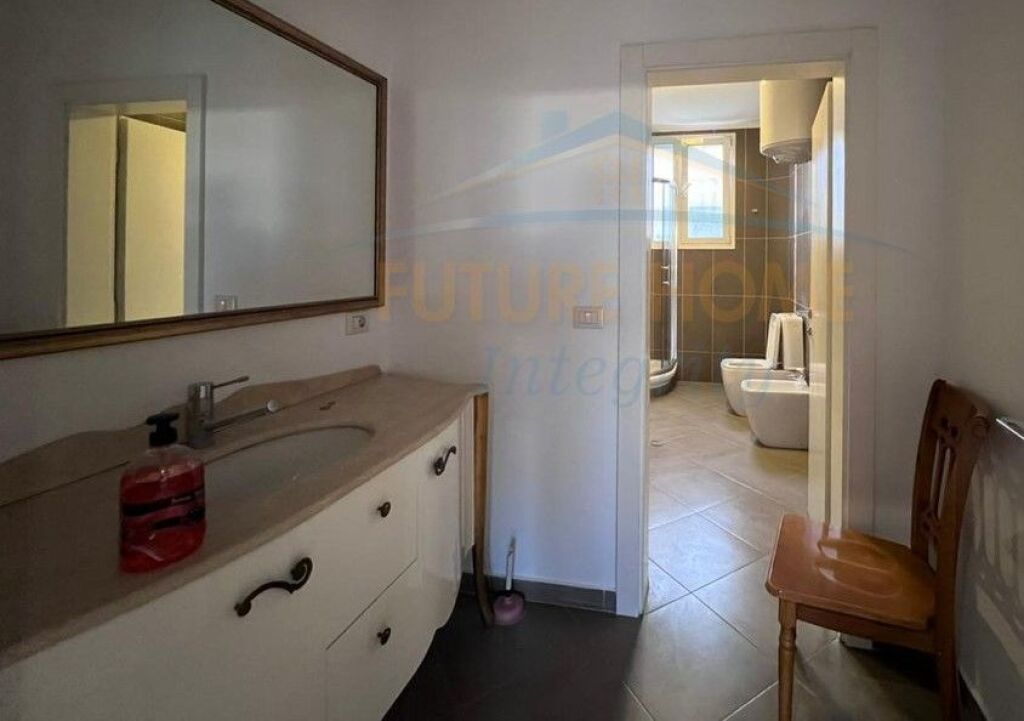 Qera, Shtëpi Private 2-Katëshe, Porcelan, Tiranë.