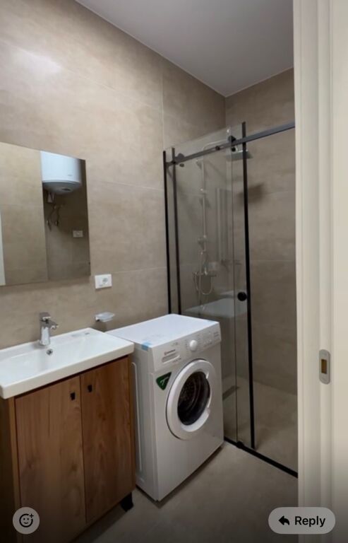 1+1, arredato a foleja e gjelber, zog i zi, 700 euro