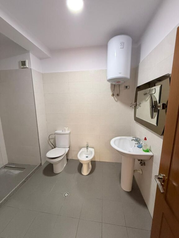 APARTAMENT 3+1 PER QERA TEK KOMUNA E PARISIT