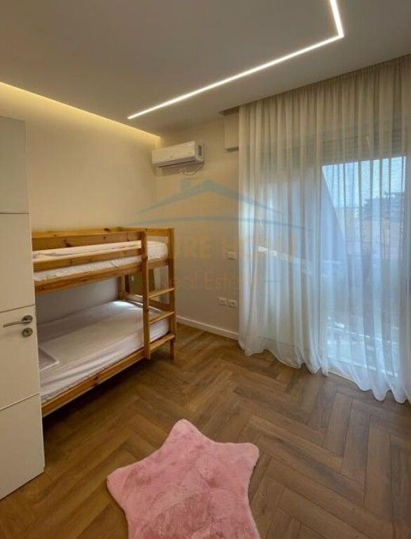 Qera , Apartament 2+1+POST PARKIMI , Pazari i Ri , Tirane