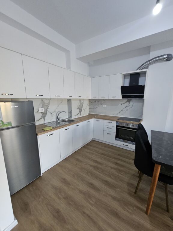 APARTAMENT ME QERA 1+1 ALI DEMI 400 EURO