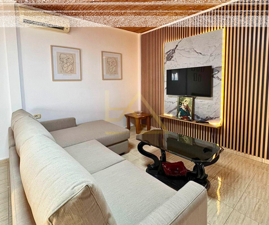 Shitet Papafingo me Pamje nga Deti – Sarandë