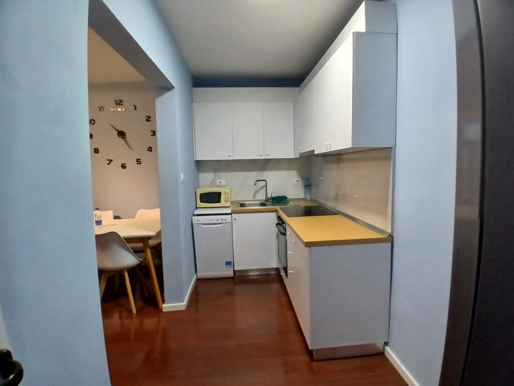 Jepet Me Qera Apartament 1+1+1 Ballkon