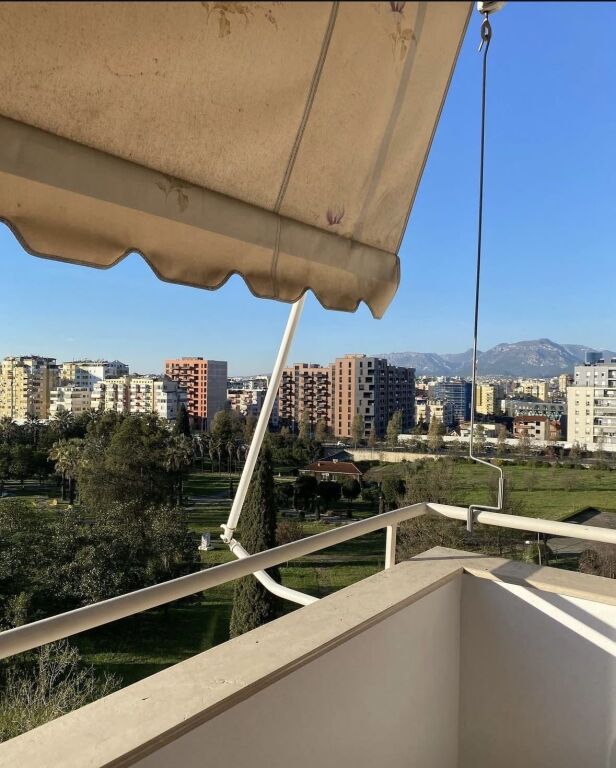 1+1,arredato vicino al giardino botanico,sulla strada,750 euro