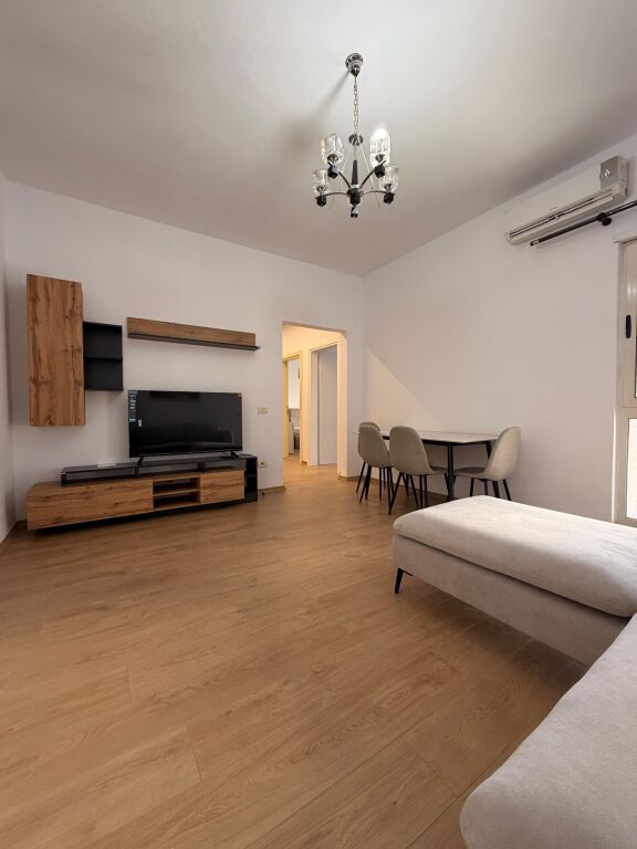 For rent 2+1 apartment near Eftali Koçi School.