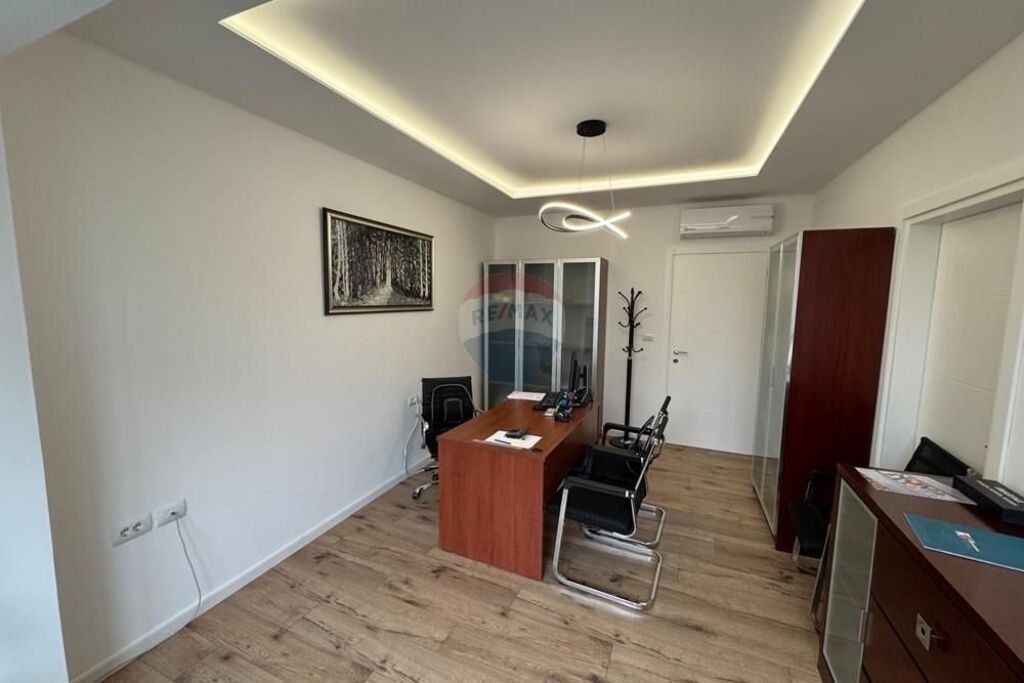 Apartment - For Rent - Zogu I Boulevard, Tirana
