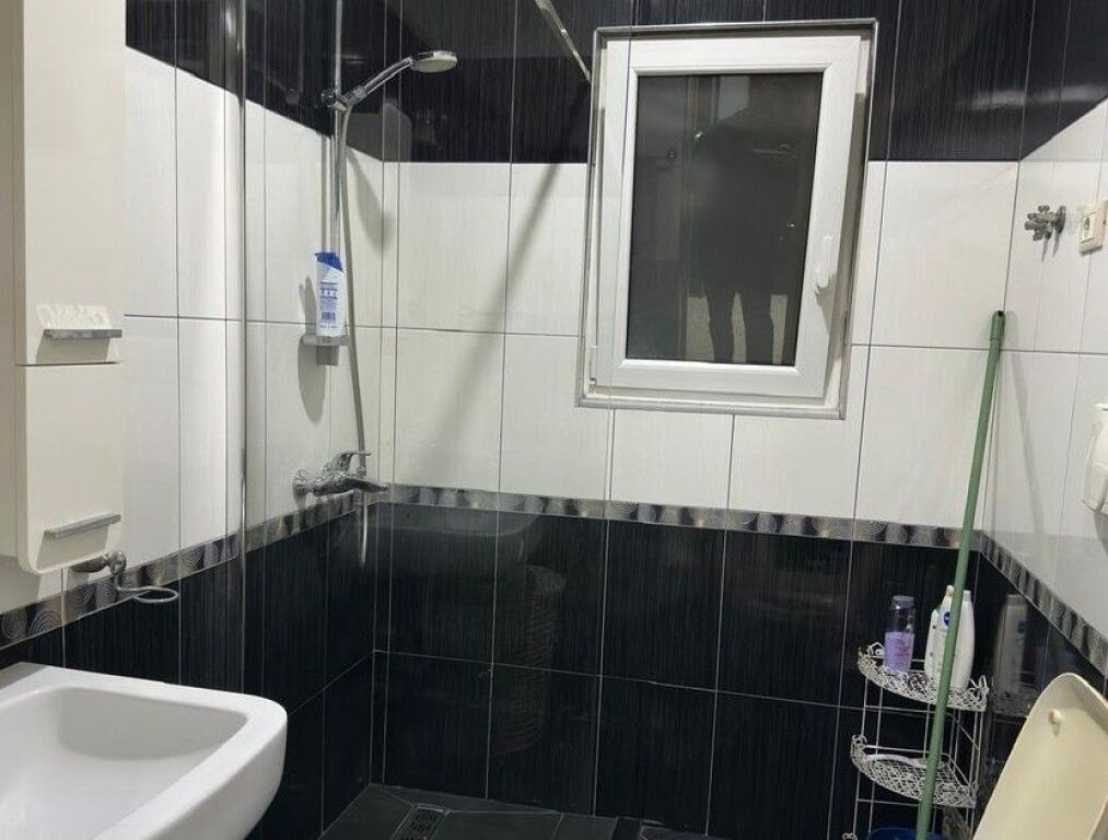 Qira, Apartament 2+1+2 Me Post Parkimi në Astir