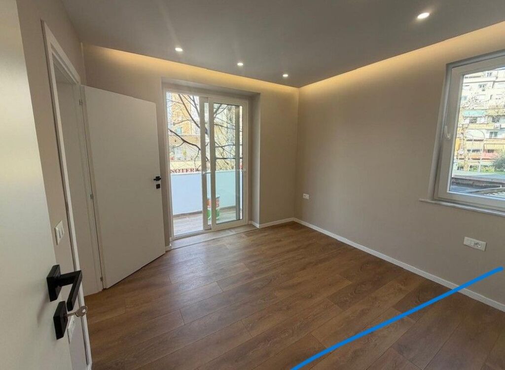 Shitet, Apartament 1+1 , Rruga Mine Peza. Tirane