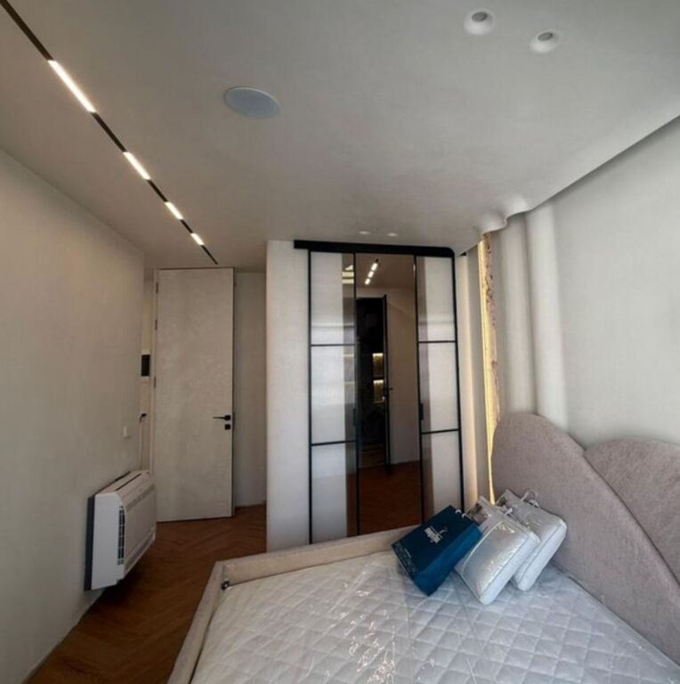 Shitet apartament modern 2+1+2