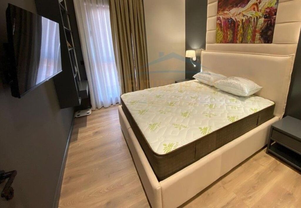 Affitto, Appartamento 1+1, Via Kavajes, Tirana.