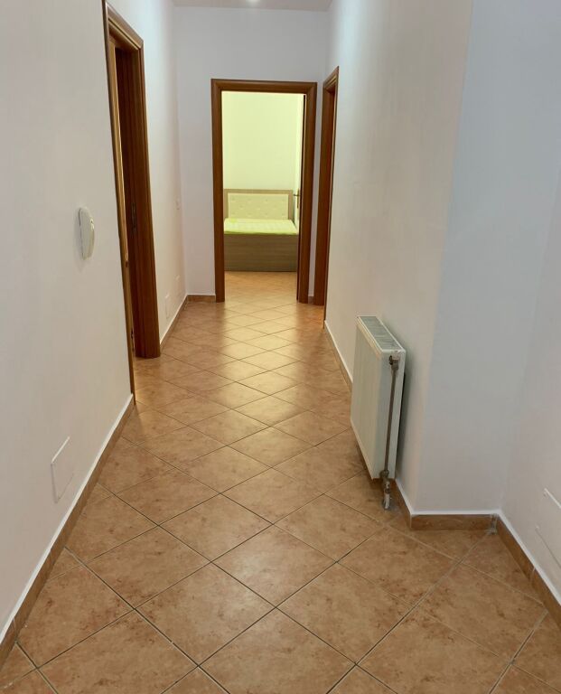 Jepet me qera Apartamenti 2+1 , Komuna Parisit, Kompleksi KiKa 1 650 mije leke