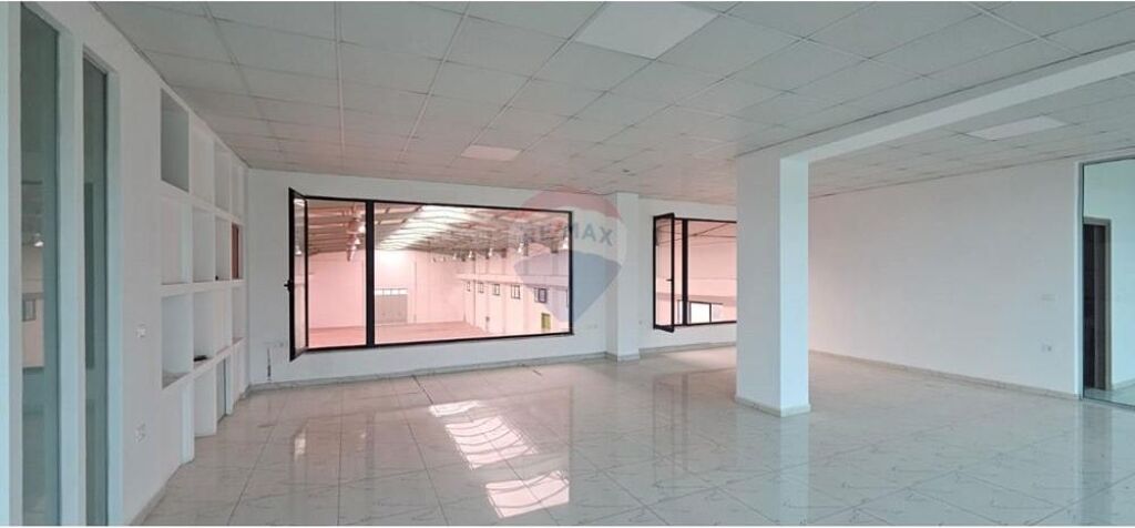 Magazzino / Capannone in affitto – Vaqarr, Tirana