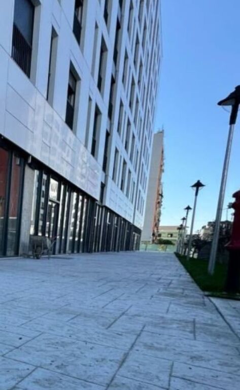 Jepet me qera ambient komercial