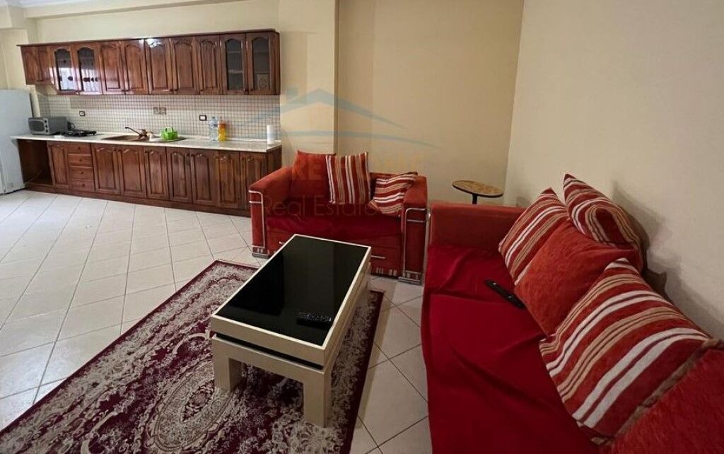 Shitet, Apartament 2+1+2, Rruga 5 Maji