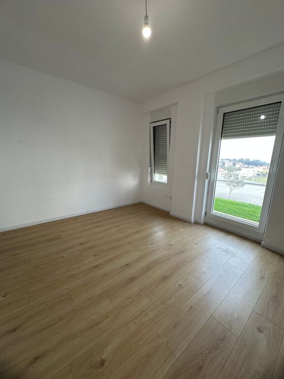 Jepet me qira vile 3 kateshe ne Farke me 2 poste 🅿️