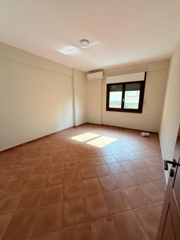 APARTAMENT 3+1 PER QERA TEK KOMUNA E PARISIT