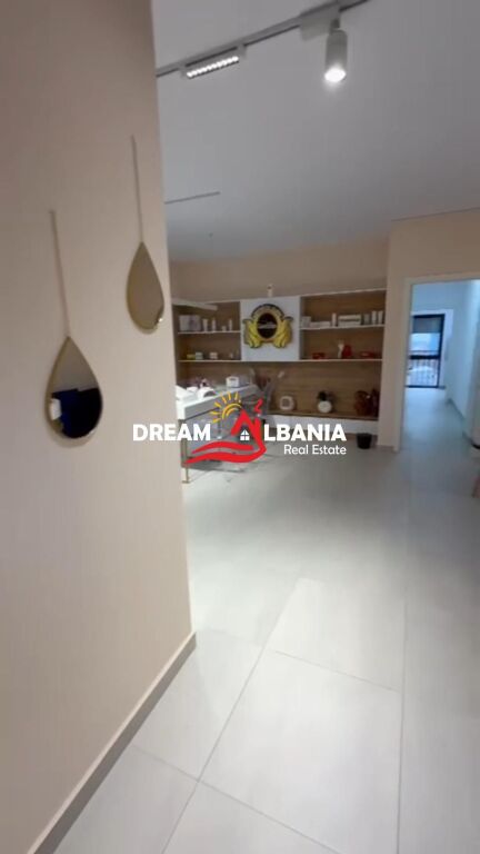 Shitet apartament 3+1+2 ne Rrugen e Dibres prane Vila Gold (ID 4131492)