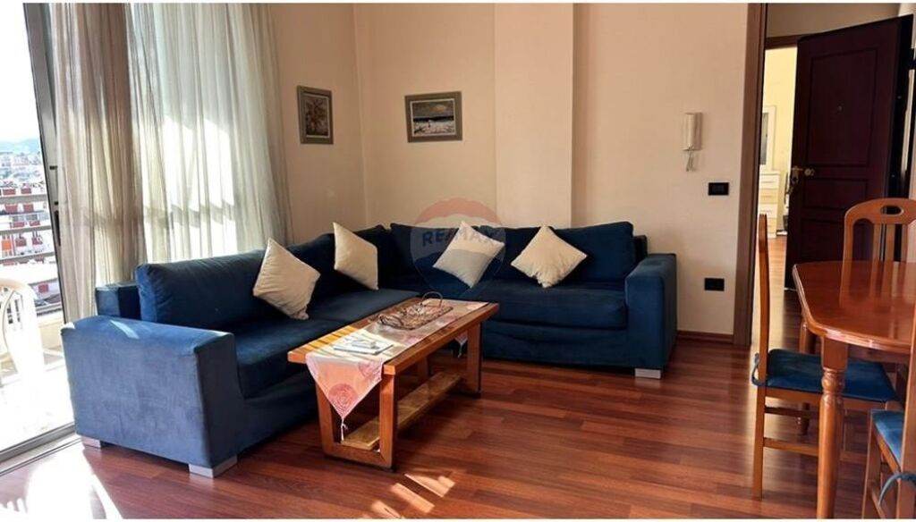Apartament 1+1 me qira – Rruga Hoxha Tahsin, Pazari i Ri, Tiranë