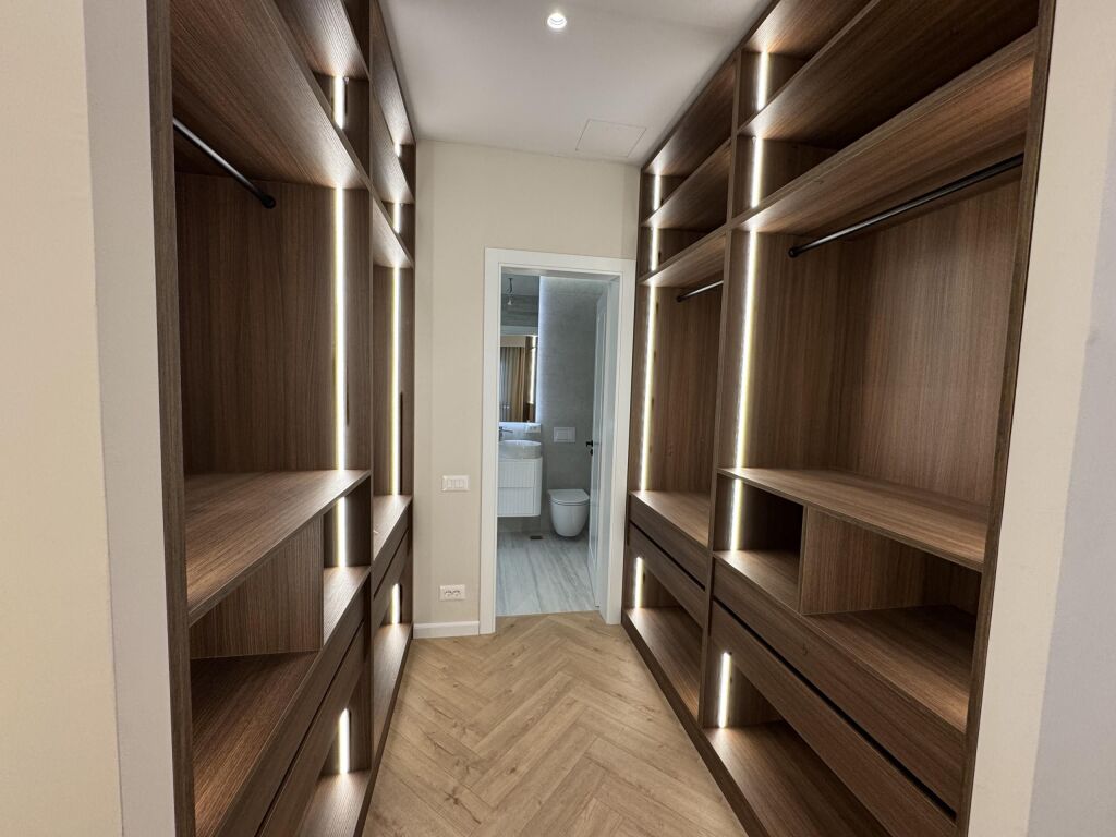 APARTAMENT MODERN PËR QIRA GARDEN BUILDING Rruga e Kavajes !