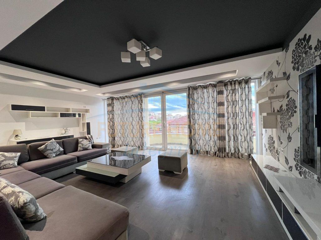 Qera, Shtëpi Private 2-Katëshe, Porcelan