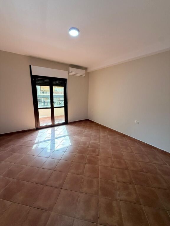 APARTAMENT 3+1 PER QERA TEK KOMUNA E PARISIT
