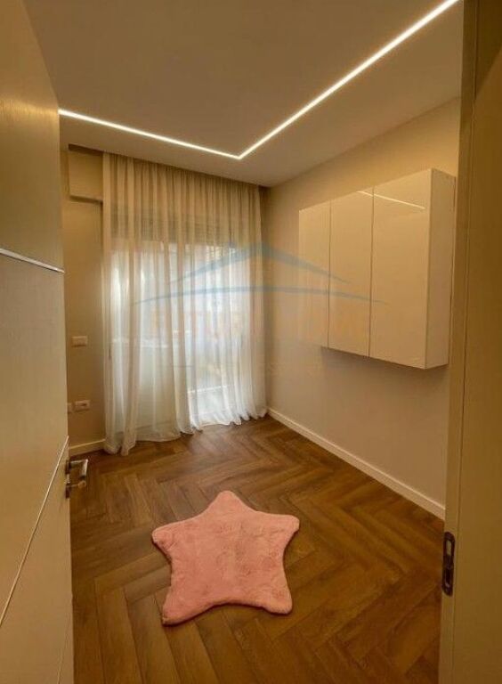 Qera , Apartament 2+1+POST PARKIMI , Pazari i Ri , Tirane