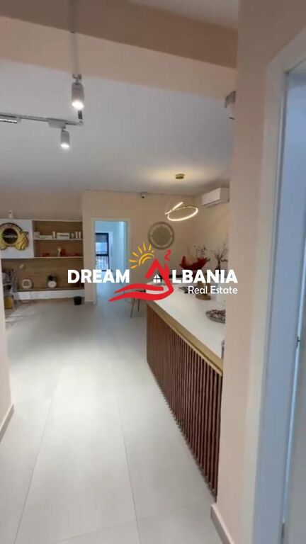 Shitet apartament 3+1+2 ne Rrugen e Dibres prane Vila Gold (ID 4131492)