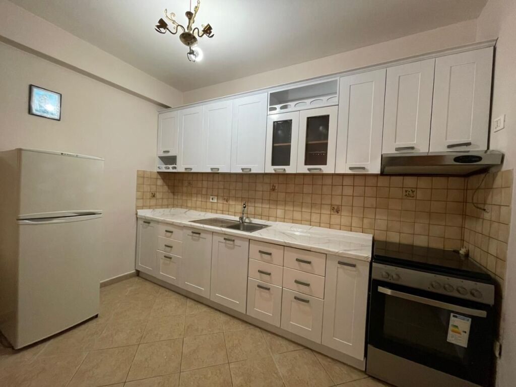 Apartament 1+1 per qira tek Kika 1 tek Komuna e Parisit.