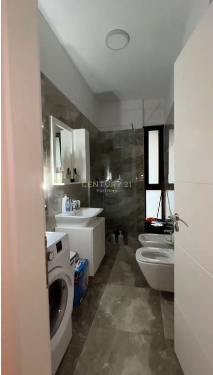 APARTAMENT 2+1+2 PER SHITJE, SQUARE 21 320,000 €