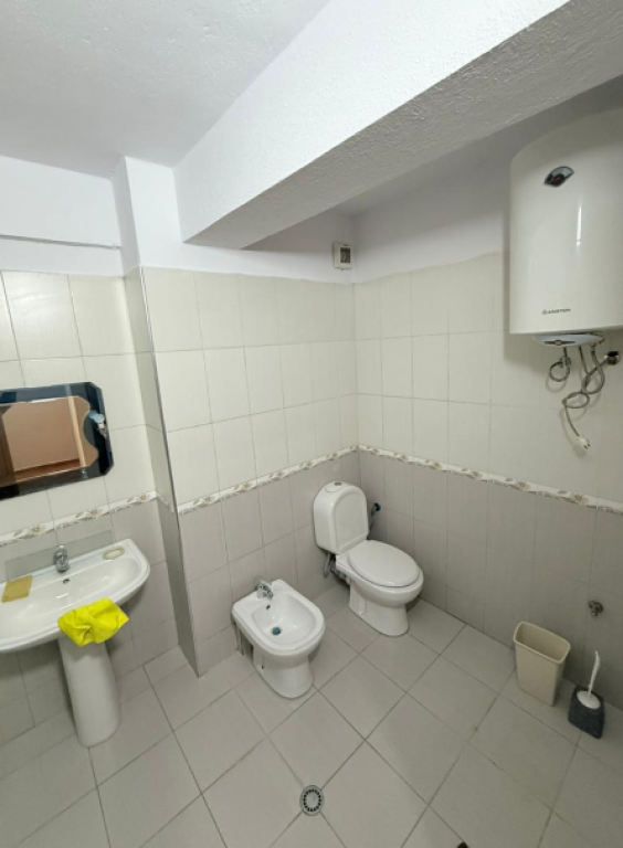 🏢 Ambient Zyre me Qira 3+1 – pranë Rrethit të Komunës📍