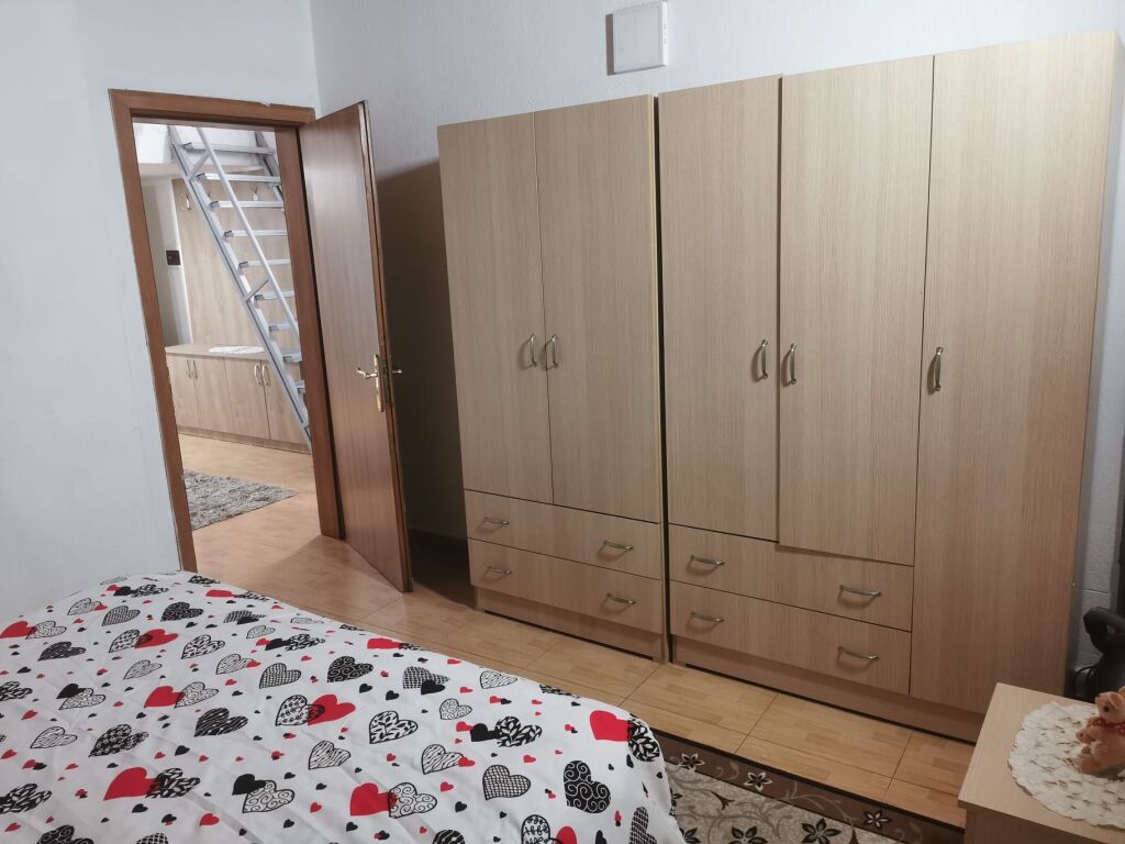 🏢Zogu I Boulevard, a 1+1 well-furnished apartment is for rent. 55,000Leke (negotiable)